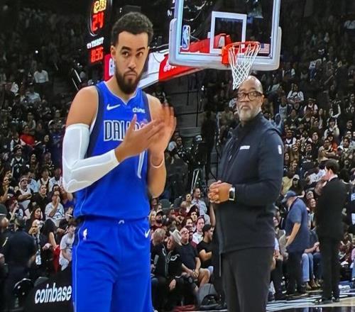 青岛男篮主,场强势击败,新疆,世界杯转播,2026世界杯,赛事直播,转播平台,观看指南